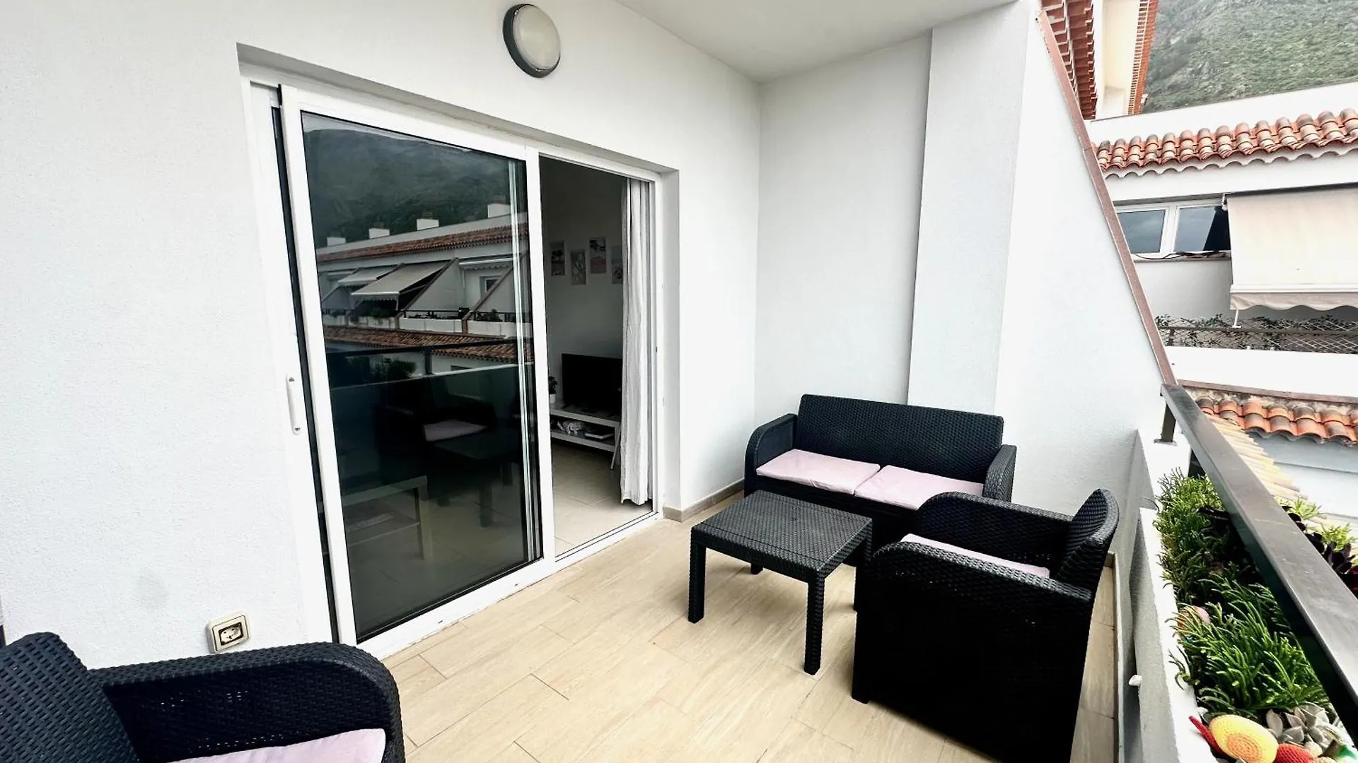 Pambnb - Chic Seaview Apartment With Gym & Kids Park Bajamar  Spanje