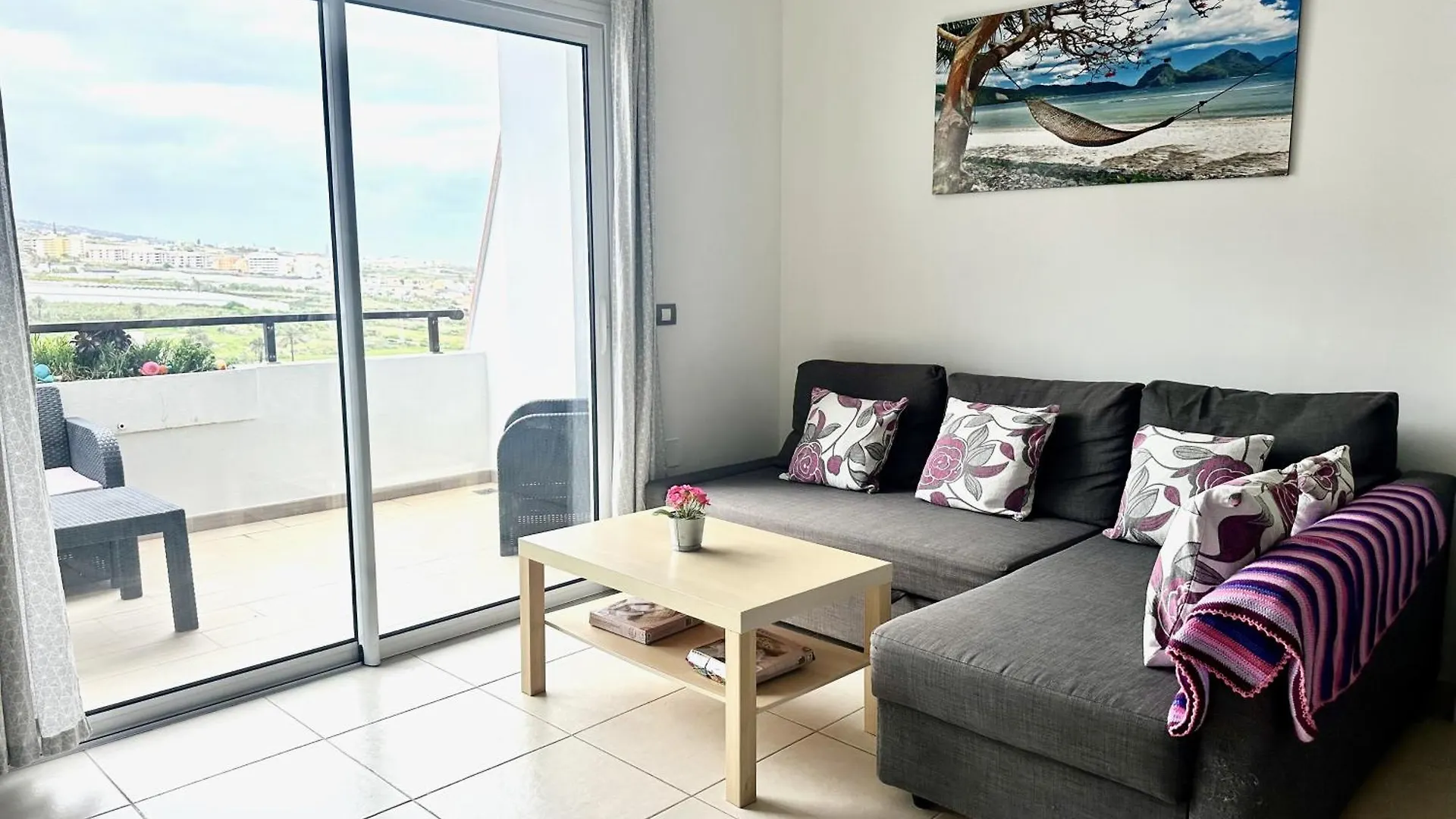 Pambnb - Chic Seaview Apartment With Gym & Kids Park Bajamar  Spanje
