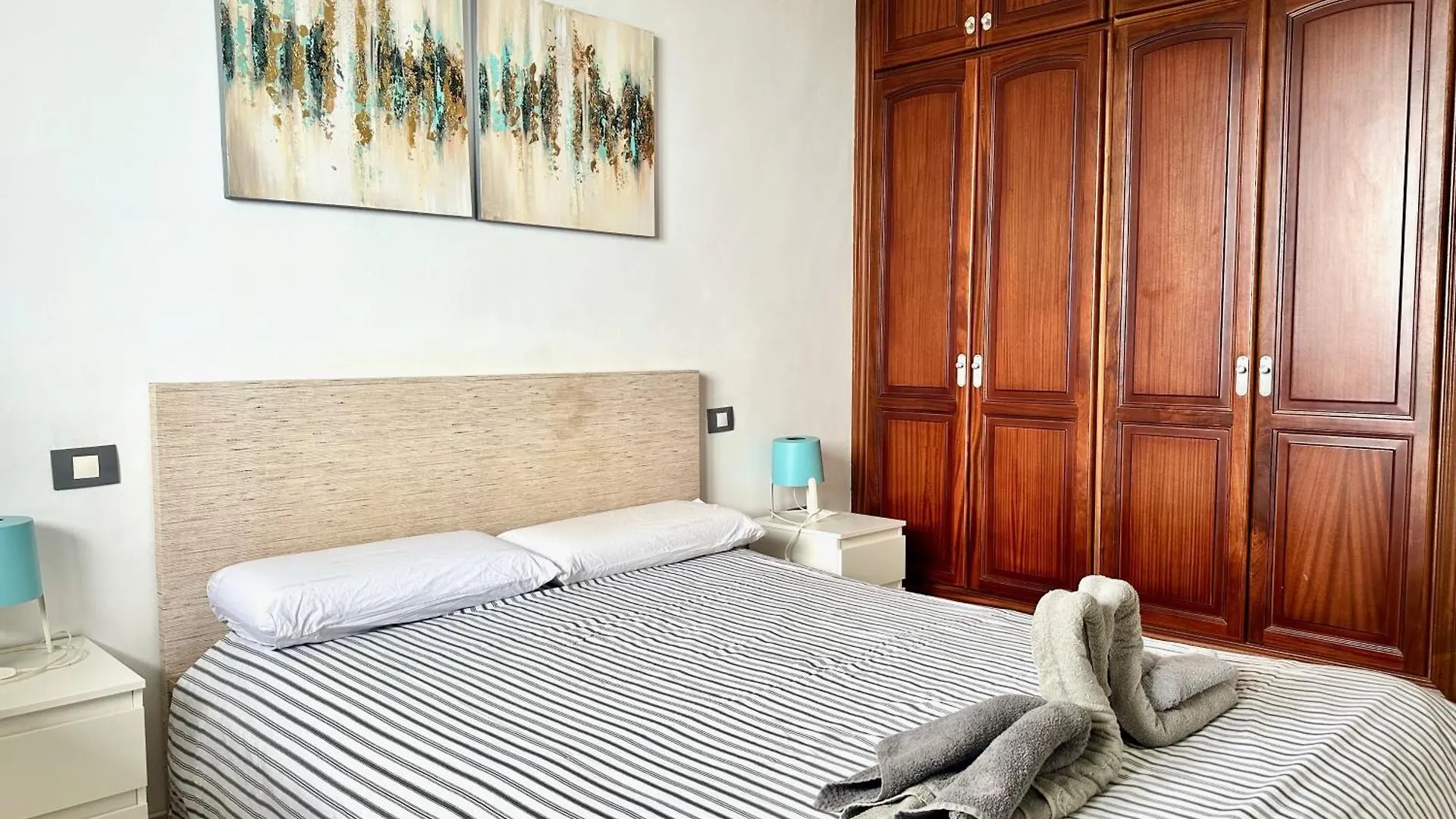 Pambnb - Chic Seaview Apartment With Gym & Kids Park Bajamar  Spanje