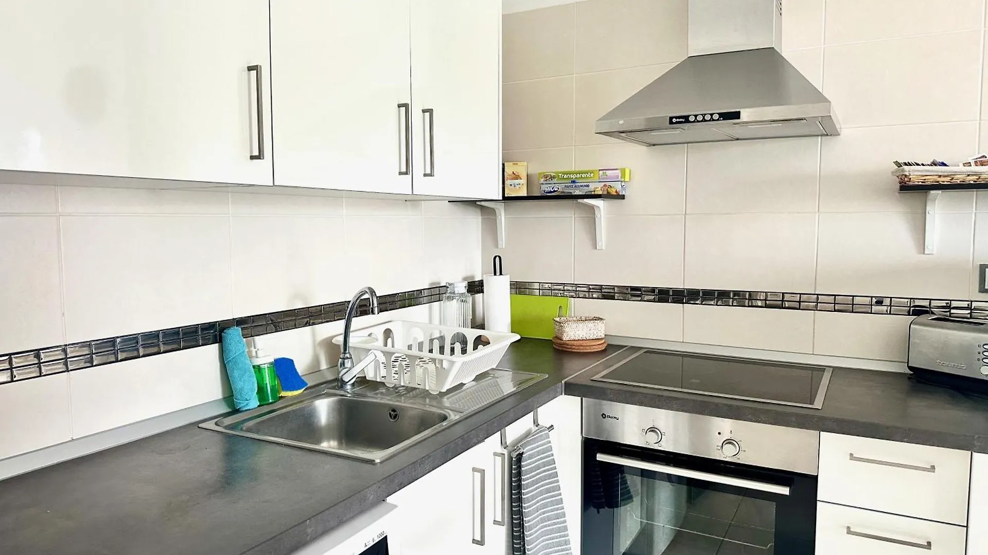 Pambnb - Chic Seaview Apartment With Gym & Kids Park Bajamar  Spanje